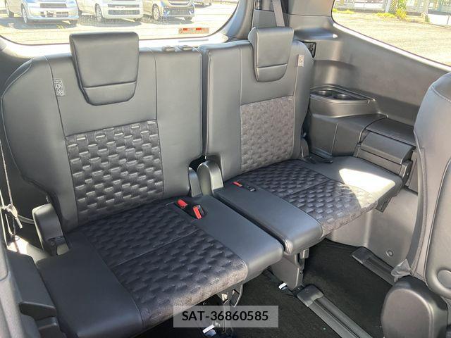 Toyota VOXY HYBRID 2025-07 8338460-11