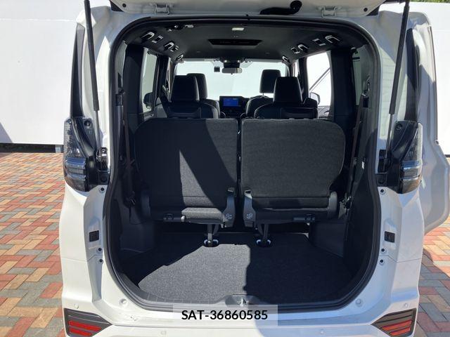 Toyota VOXY HYBRID 2025-07 8338460-12