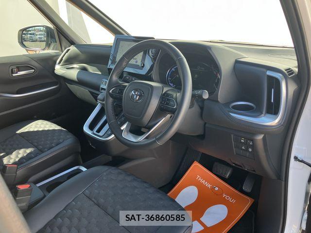 Toyota VOXY HYBRID 2025-07 8338460-1