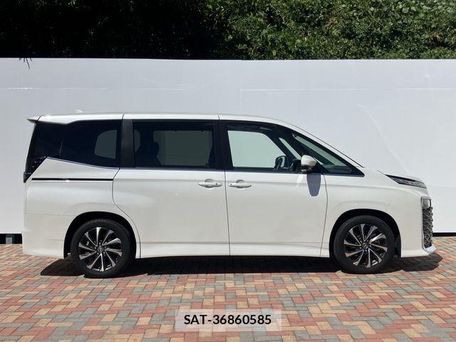 Toyota VOXY HYBRID 2025-07 8338460-5