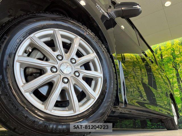Toyota VOXY HYBRID 2017-09 8338485-13