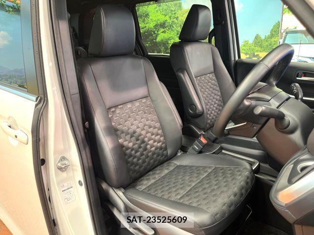 Toyota VOXY HYBRID 2024-08 8338461-9