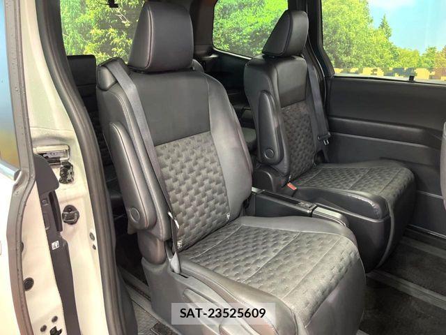 Toyota VOXY HYBRID 2024-08 8338461-10