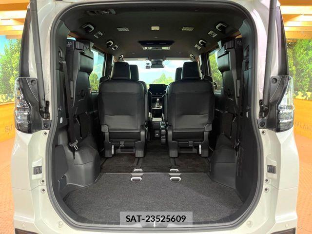 Toyota VOXY HYBRID 2024-08 8338461-12