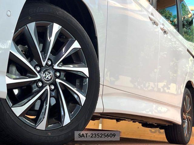 Toyota VOXY HYBRID 2024-08 8338461-14