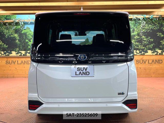 Toyota VOXY HYBRID 2024-08 8338461-16
