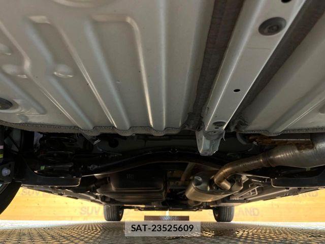 Toyota VOXY HYBRID 2024-08 8338461-18