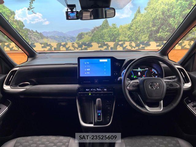 Toyota VOXY HYBRID 2024-08 8338461-1