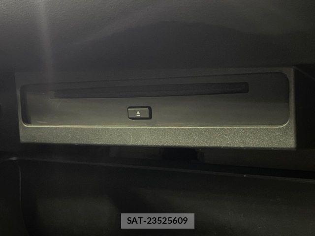 Toyota VOXY HYBRID 2024-08 8338461-6