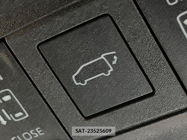 Toyota VOXY HYBRID 2024-08 8338461-7