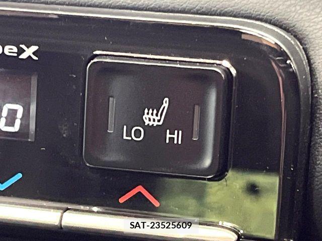 Toyota VOXY HYBRID 2024-08 8338461-8