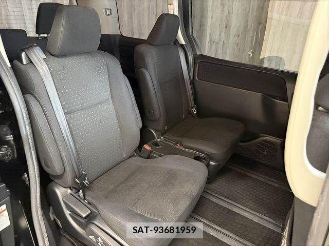 Toyota VOXY HYBRID 2014-04 8338493-9