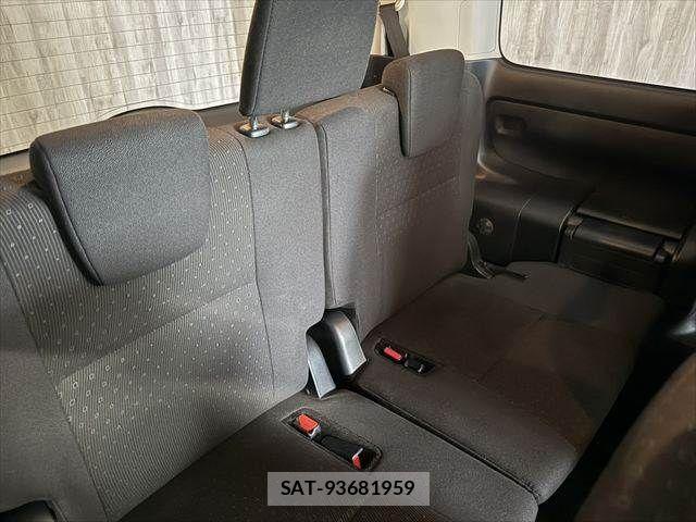 Toyota VOXY HYBRID 2014-04 8338493-10