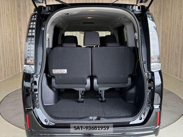 Toyota VOXY HYBRID 2014-04 8338493-11