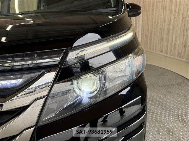 Toyota VOXY HYBRID 2014-04 8338493-13