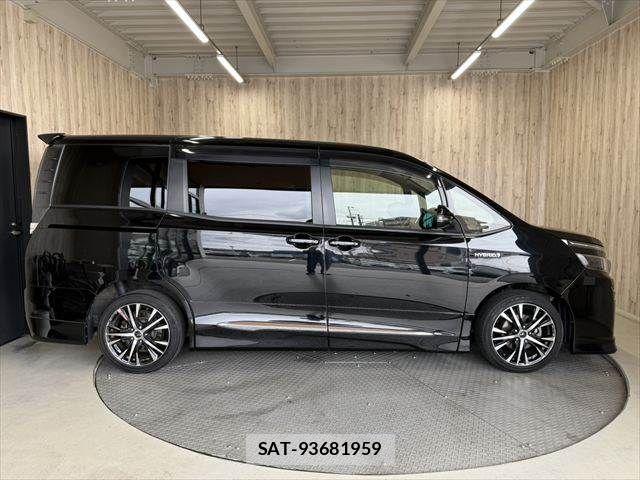 Toyota VOXY HYBRID 2014-04 8338493-18