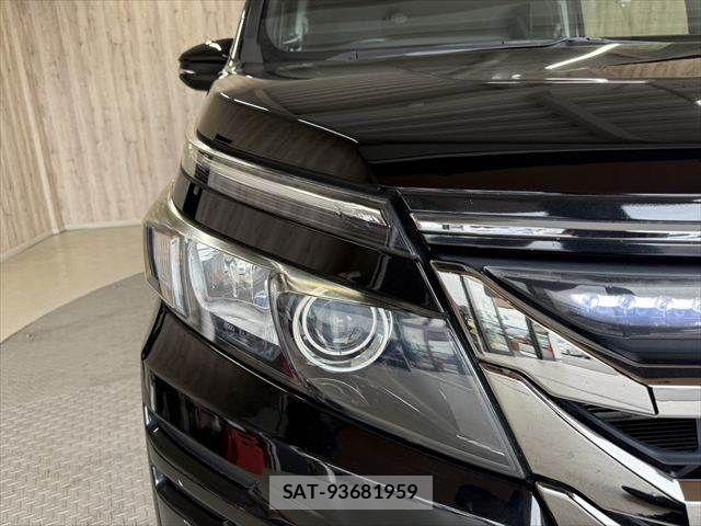 Toyota VOXY HYBRID 2014-04 8338493-25
