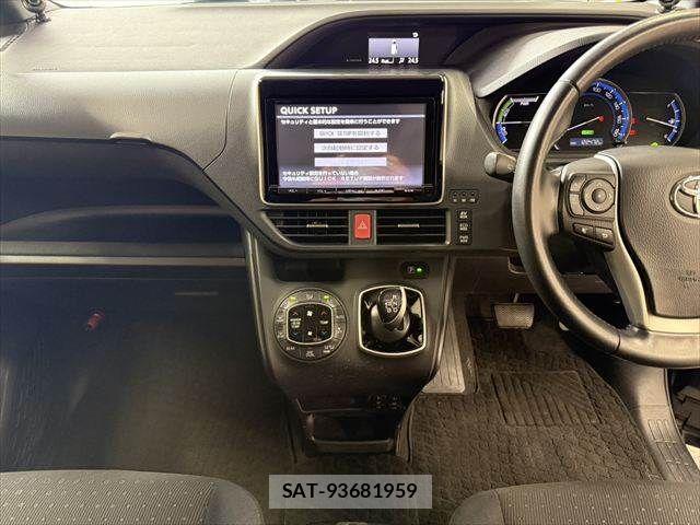 Toyota VOXY HYBRID 2014-04 8338493-2