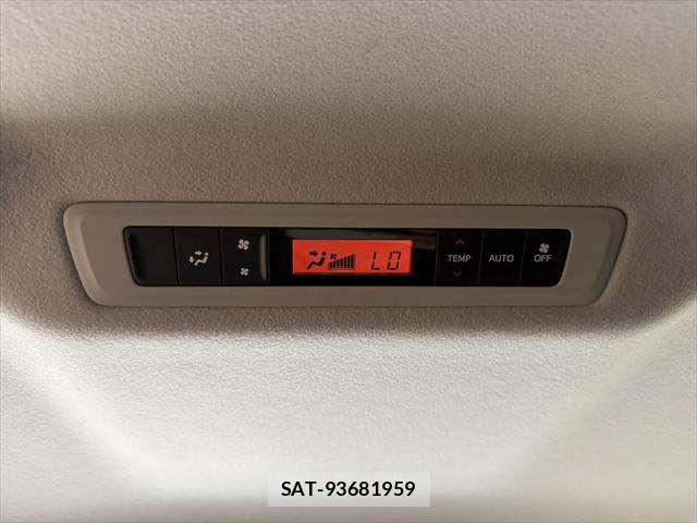 Toyota VOXY HYBRID 2014-04 8338493-6