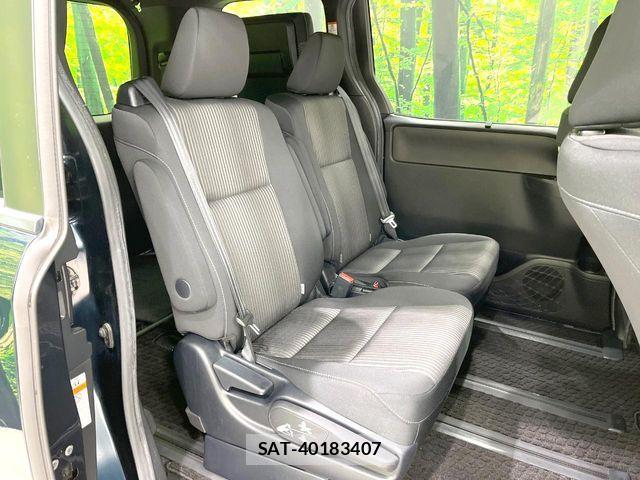 Toyota VOXY HYBRID 2018-02 8338491-9
