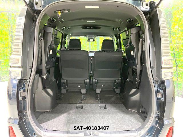 Toyota VOXY HYBRID 2018-02 8338491-11