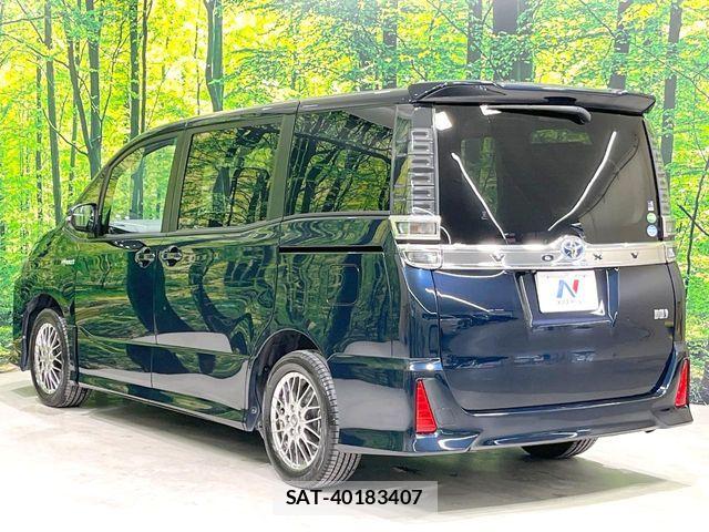 Toyota VOXY HYBRID 2018-02 8338491-17