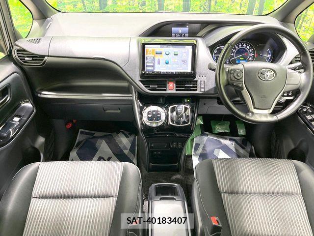 Toyota VOXY HYBRID 2018-02 8338491-1