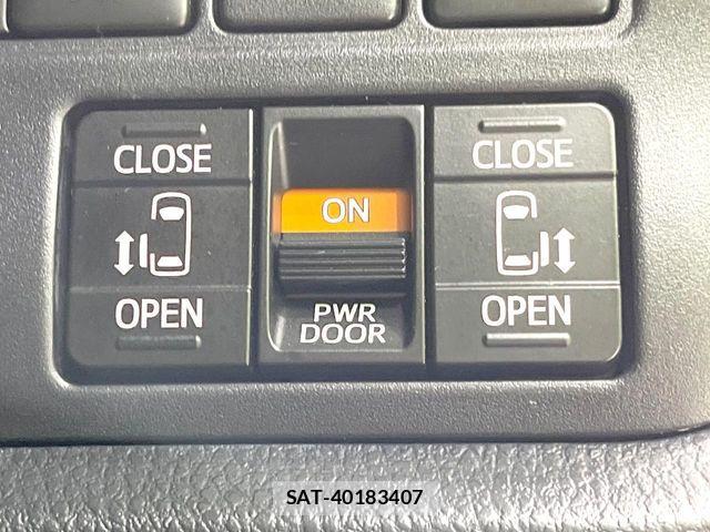 Toyota VOXY HYBRID 2018-02 8338491-2