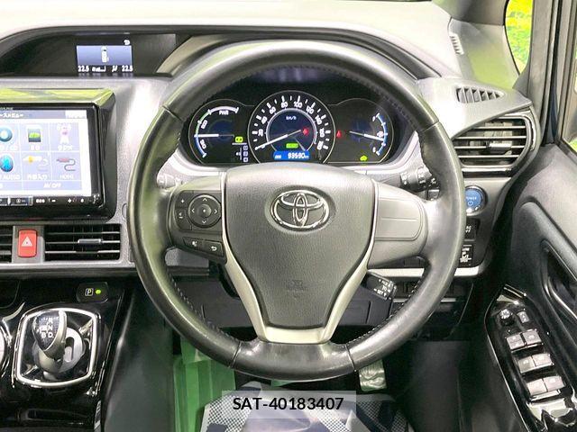 Toyota VOXY HYBRID 2018-02 8338491-7