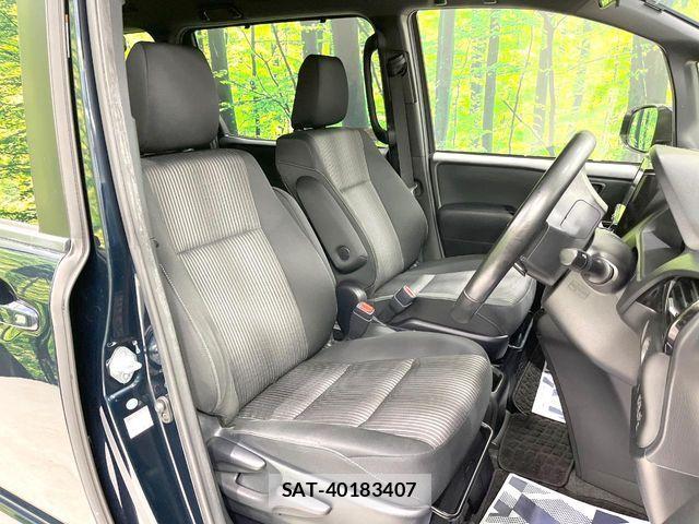 Toyota VOXY HYBRID 2018-02 8338491-8