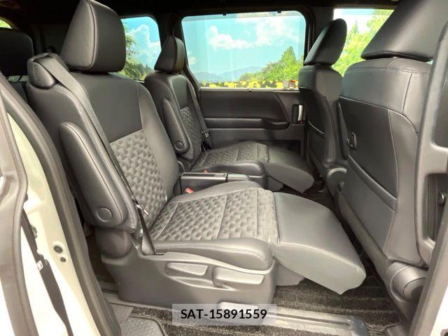 Toyota VOXY HYBRID 2024-06 8338468-9