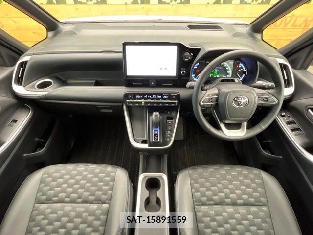 Toyota VOXY HYBRID 2024-06 8338468-1