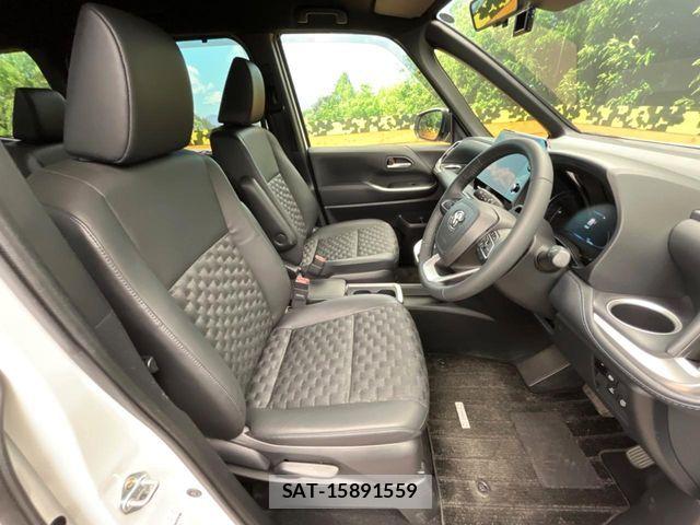 Toyota VOXY HYBRID 2024-06 8338468-8