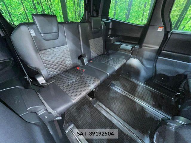 Toyota VOXY HYBRID 2023-10 8338479-10