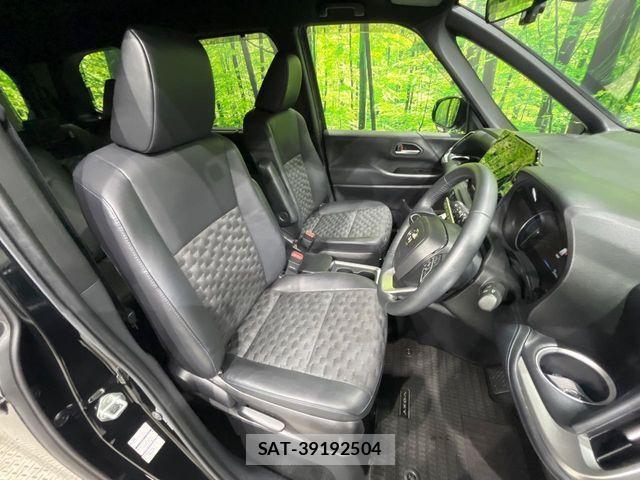 Toyota VOXY HYBRID 2023-10 8338479-8