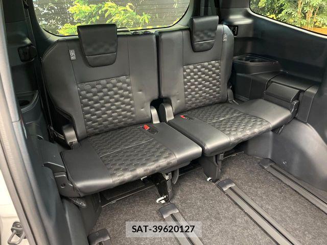 Toyota VOXY HYBRID 2022-12 8338467-9