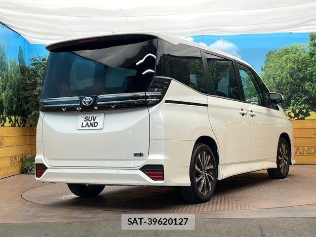 Toyota VOXY HYBRID 2022-12 8338467-17
