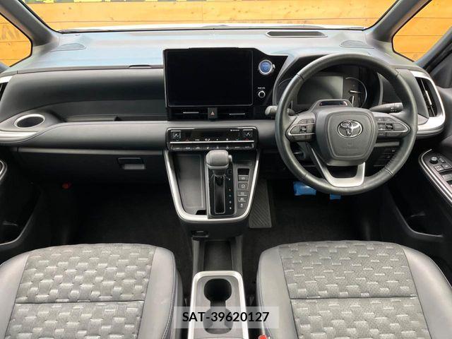 Toyota VOXY HYBRID 2022-12 8338467-1