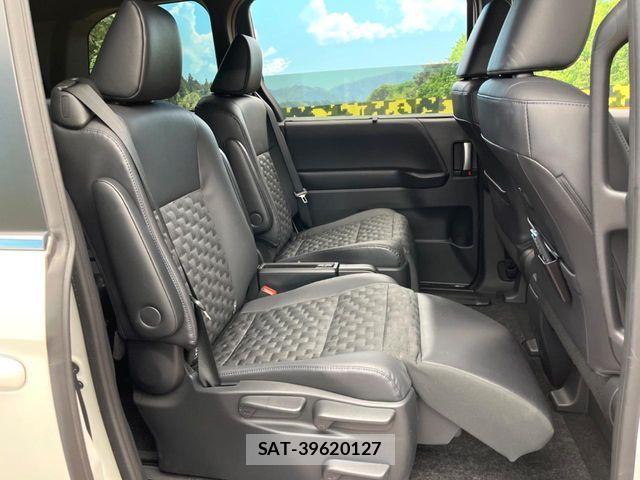 Toyota VOXY HYBRID 2022-12 8338467-8