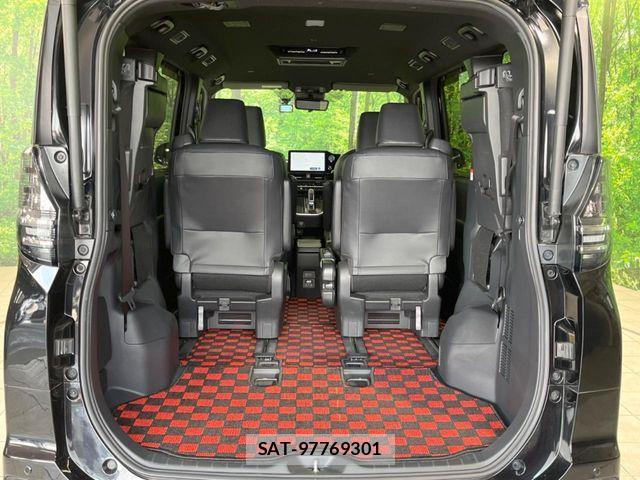 Toyota VOXY HYBRID 2023-07 8338470-10