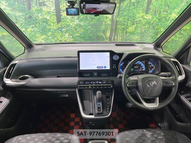 Toyota VOXY HYBRID 2023-07 8338470-1