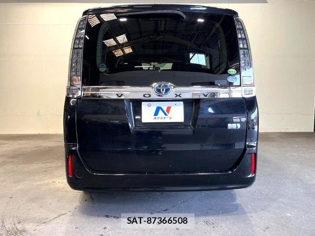 Toyota VOXY HYBRID 2014-03 8338494-16