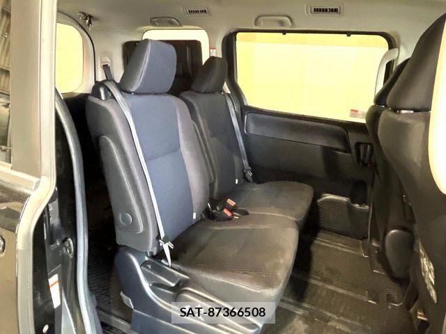Toyota VOXY HYBRID 2014-03 8338494-8