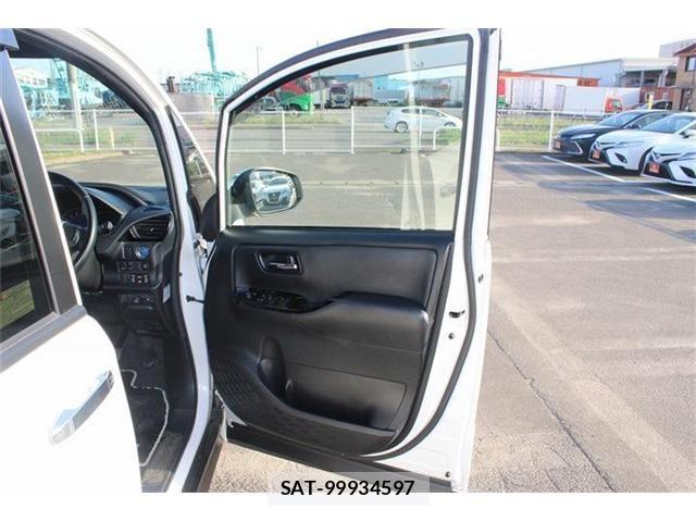 Toyota VOXY HYBRID 2020-11 8338487-29