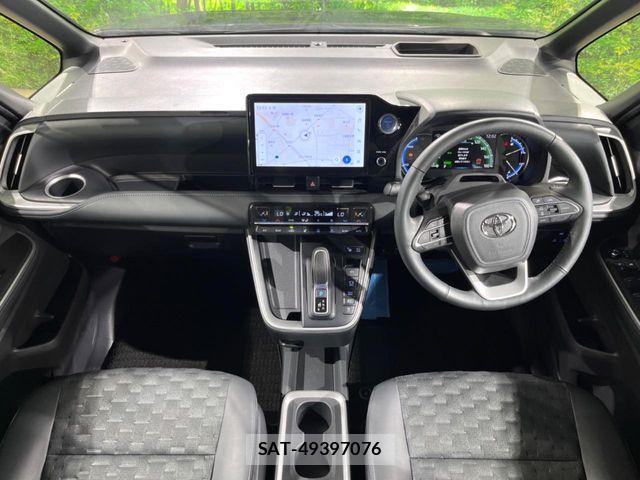 Toyota VOXY HYBRID 2022-10 8338466-1
