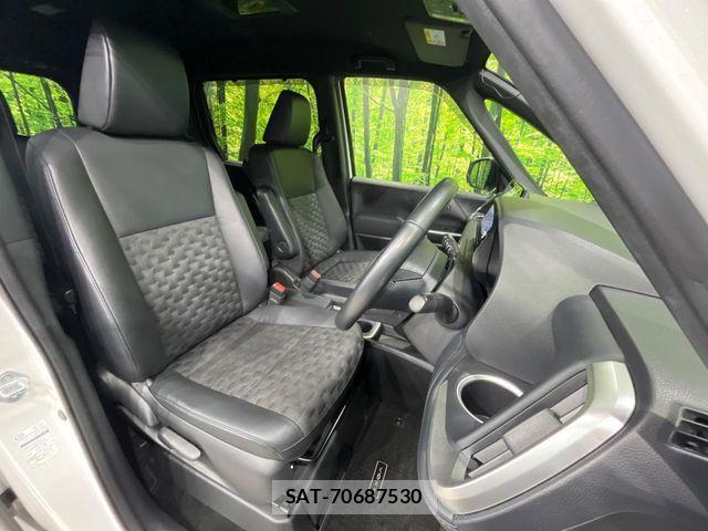 Toyota VOXY HYBRID 2022-07 8338472-10
