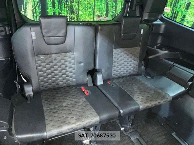 Toyota VOXY HYBRID 2022-07 8338472-12