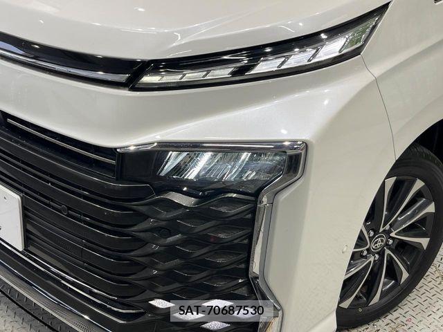 Toyota VOXY HYBRID 2022-07 8338472-15