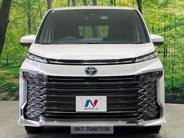 Toyota VOXY HYBRID 2022-07 8338472-17