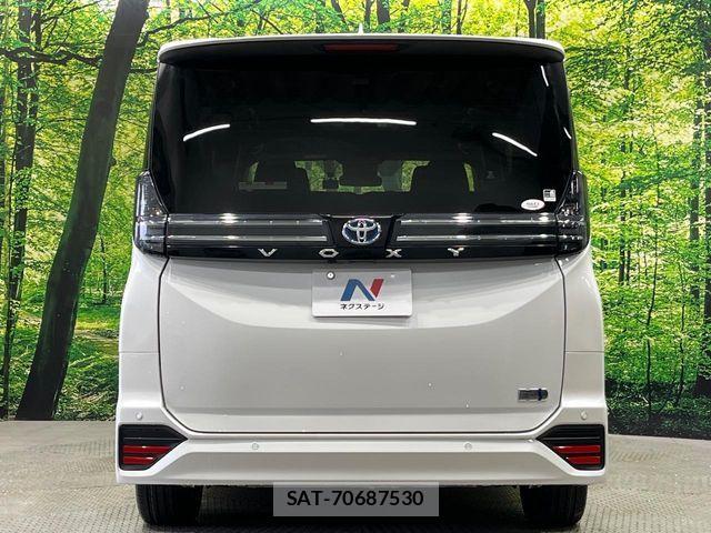Toyota VOXY HYBRID 2022-07 8338472-18